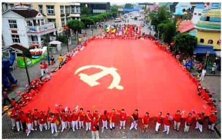 Если Китай распадется, как СССР, пойдет по тому же пути индустриального «развития», за счет чего будут выживать простые китайцы?