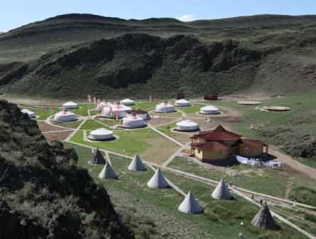 Далеко за пределами Тывы известен этнокультурный комплекс «Алдын-Булак»