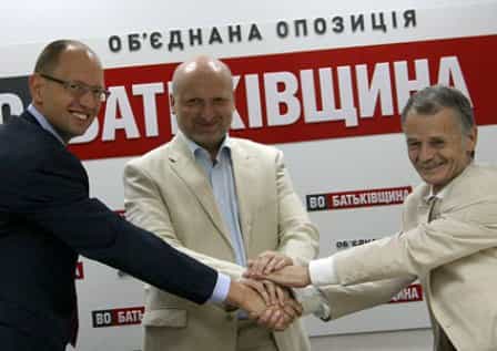 Mustafa Cemilev'in siyasi patronu Arseniy Yatsenük'ün K?r?m Tatarlar?yla ilgili yapt??? skandal aç?klama 2012 y?l?n?n sonunda K?r?m'? sarst?