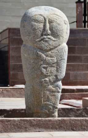 Балбалы - каменные статуи тюркского периода
