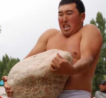 Перенос камня весом 100 кг (оордуктарды ташуу) Перенос камня весом 100 кг (оордуктарды ташуу)