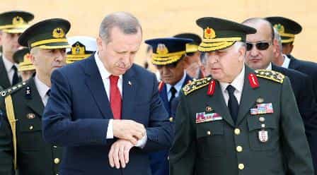 Эрдоган строит армию кнутом и пряником