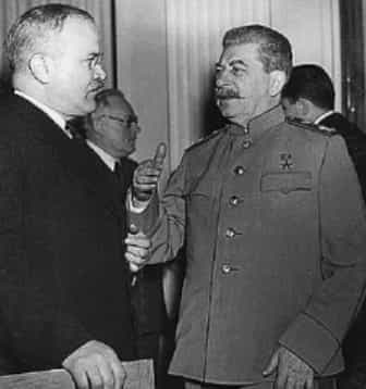 Сталин и Молотов: - А товарищу Молотову не следует быть адвокатом незаконных еврейских претензий на наш Советский Крым