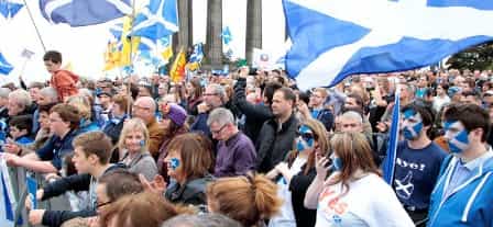 Шотландцы маршируют за независимость