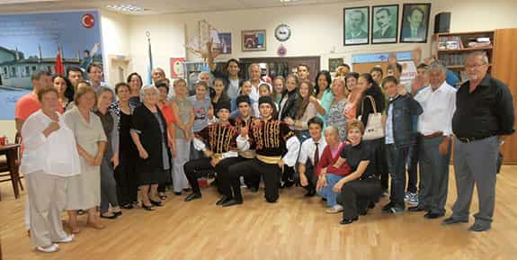 Крымскотатарская диаспора Измита встречает соотечественников из Крыма