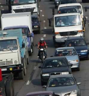 Крымские татары перекрыли трассу на Ялту