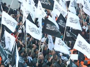 Политиканство «Хизб ут-Тахрир» под мусульманскими знаменами - чистой воды провокация, разводка, на которую ведутся и сами мусульмане, и люди, не имеющие к исламу никакого отношения
