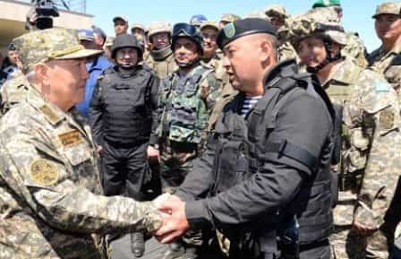 Украина и Казахстан почти одновременно заявили об отказе от призыва и о переходе на контрактную армию