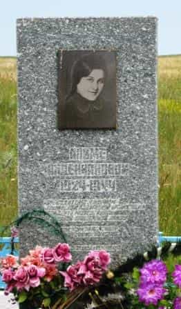 Памятник Алиме Абденнановой нуждается в реконструкции