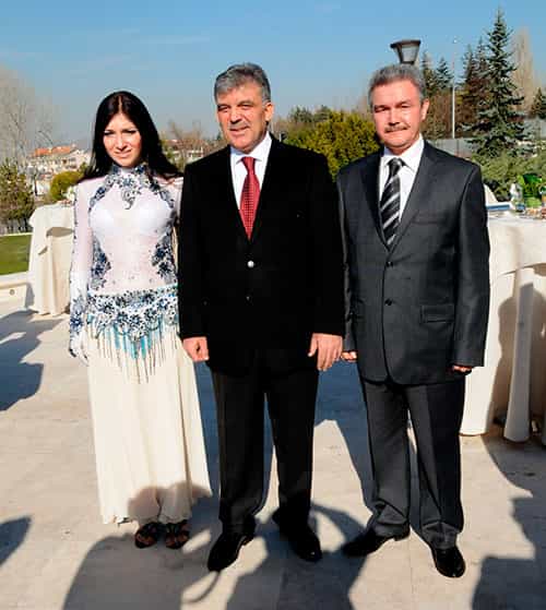 Исмет Заатов, Президент Турции Абдулла Гюль (в центре) и певица Д.Махмудова
