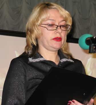 Ведущая мероприятия заведующая Кореизской библиотекой Инна Смирно