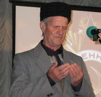 Поминальную молитву (дуа) прочёл имам мусульманской общины ЭРЕН ЭВЛИЯ Рефат-ага Усеинов