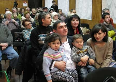 Почтить память легендарного Амет-Хана Султана пришли и стар, и млад...