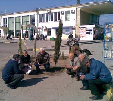 По окончанию акции старейшины прочитали дуа (молитву) за упокой душ усопших соотечественников