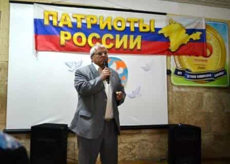 Председатель Совета Милли Фирка Васви Абдураимов приветствует участников праздничного мероприятия для детей с онкозаболеваниями