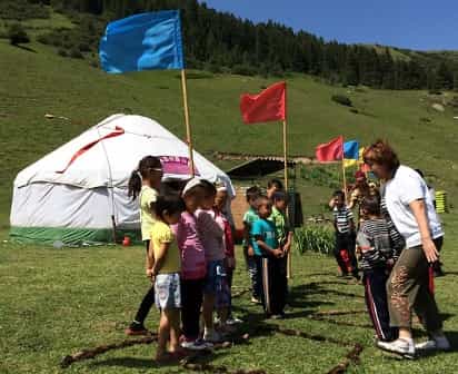 Кыргызы открывают детские сады в юртах