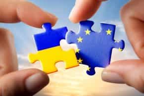 ЕС должен заняться спасением Украины